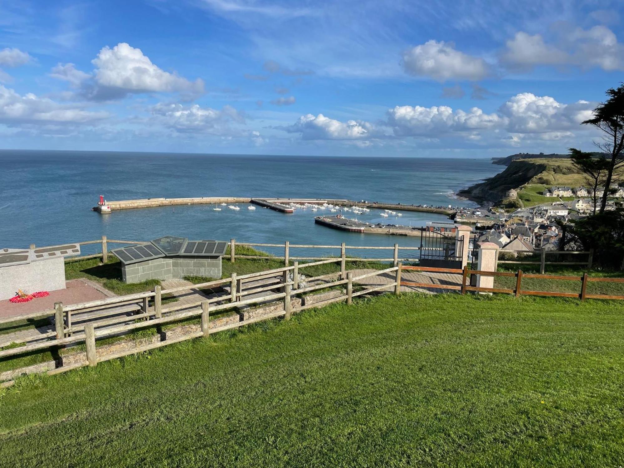 Maison Calme Et Cosy A Port-En-Bessin Pres Du Golf Et De La Mer Exteriör bild